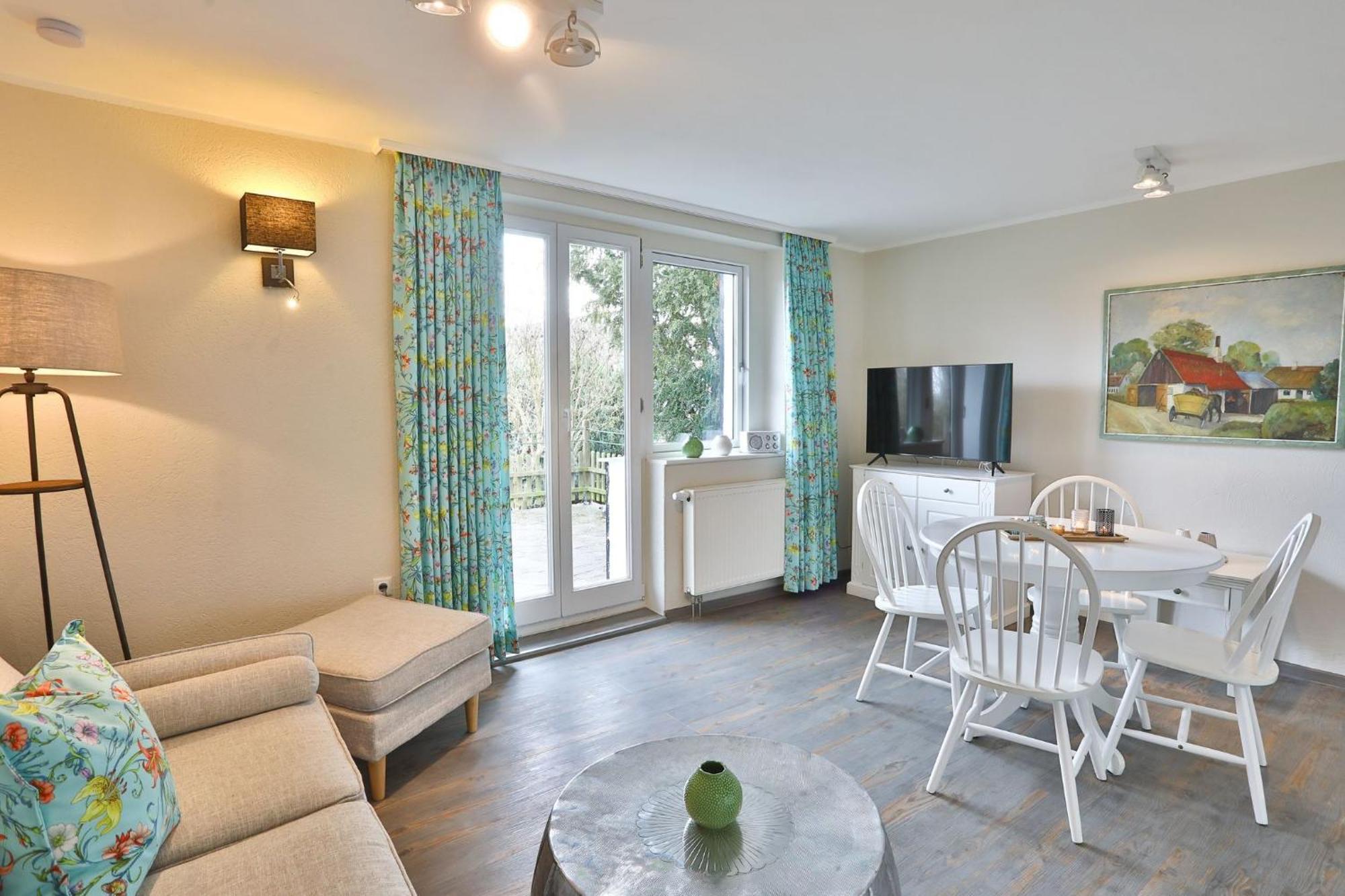 Ferienwohnung "Zur Rebe" Middelhagen Esterno foto