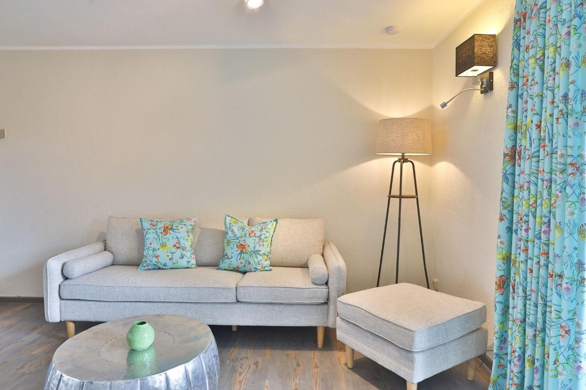 Ferienwohnung "Zur Rebe" Middelhagen Esterno foto
